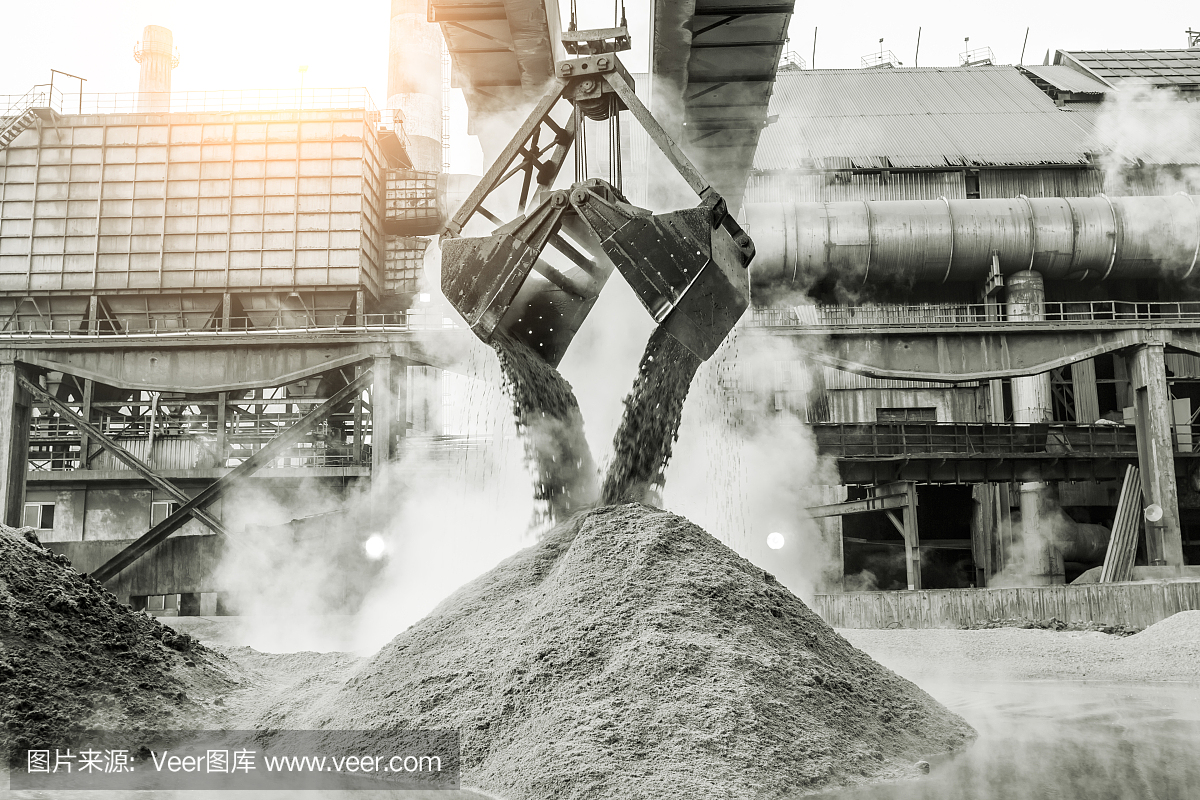 鋼鐵廠的工業(yè)起重機和設(shè)備